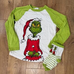 Hanna Andersson 130cm/ 8 Christmas long sleeve tee, grinch with matching socks